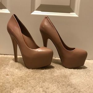 Steve Madden nude pumps